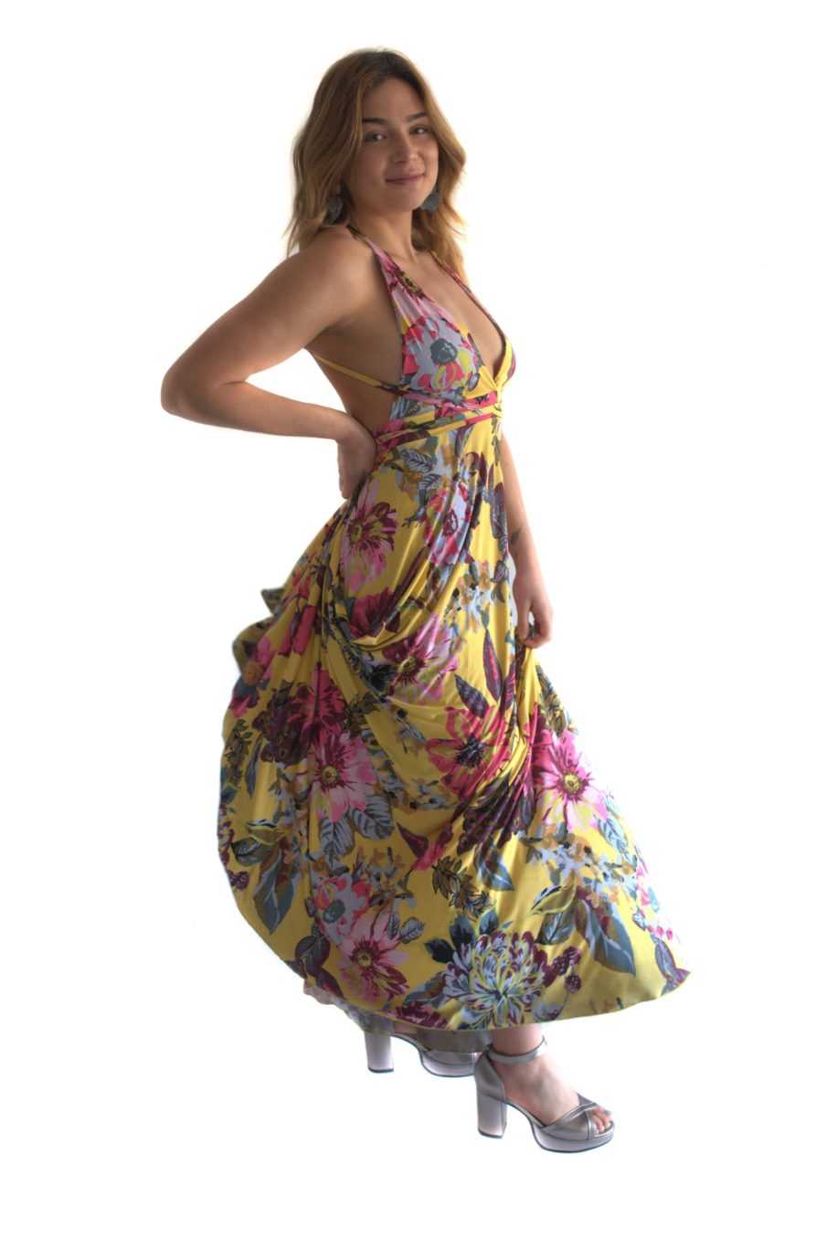 Arriendo de Vestido mostaza con diseño de flores