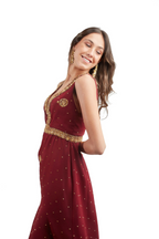 Arriendo de Vestido largo burdeo estilo hindú con detalles dorados