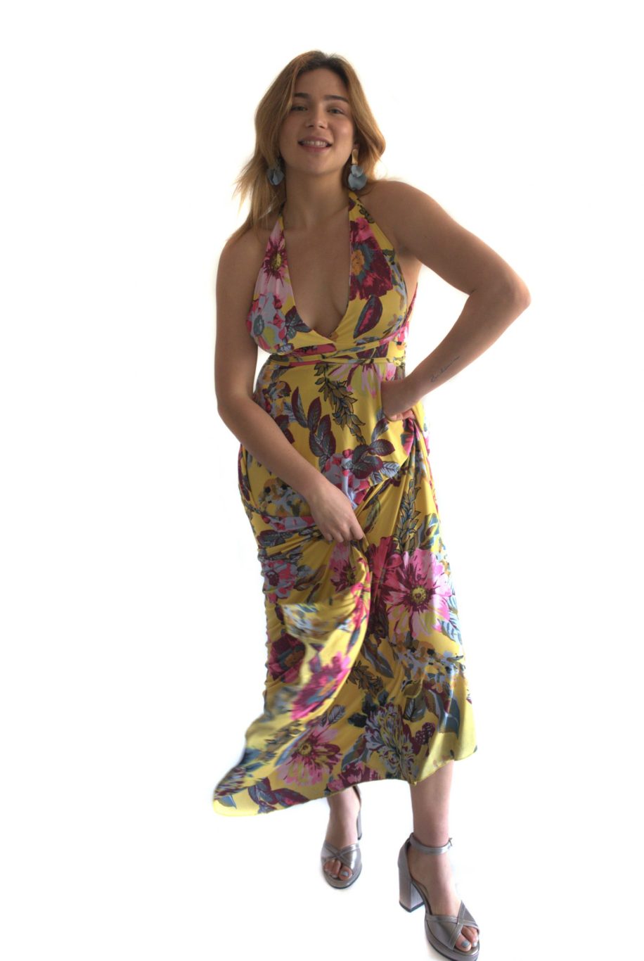 Arriendo de Vestido mostaza con diseño de flores
