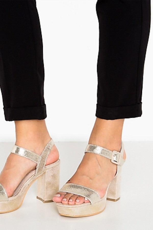 Arriendo de Sandalias Basement dorado