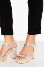Arriendo de Sandalias Basement dorado
