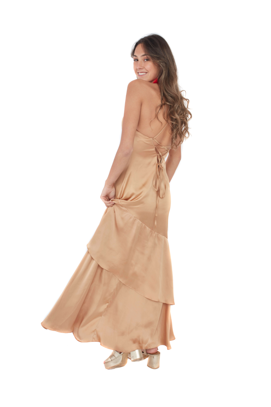 Arriendo de Vestido largo dorado de seda con vuelos abajo y ajustable en espalda