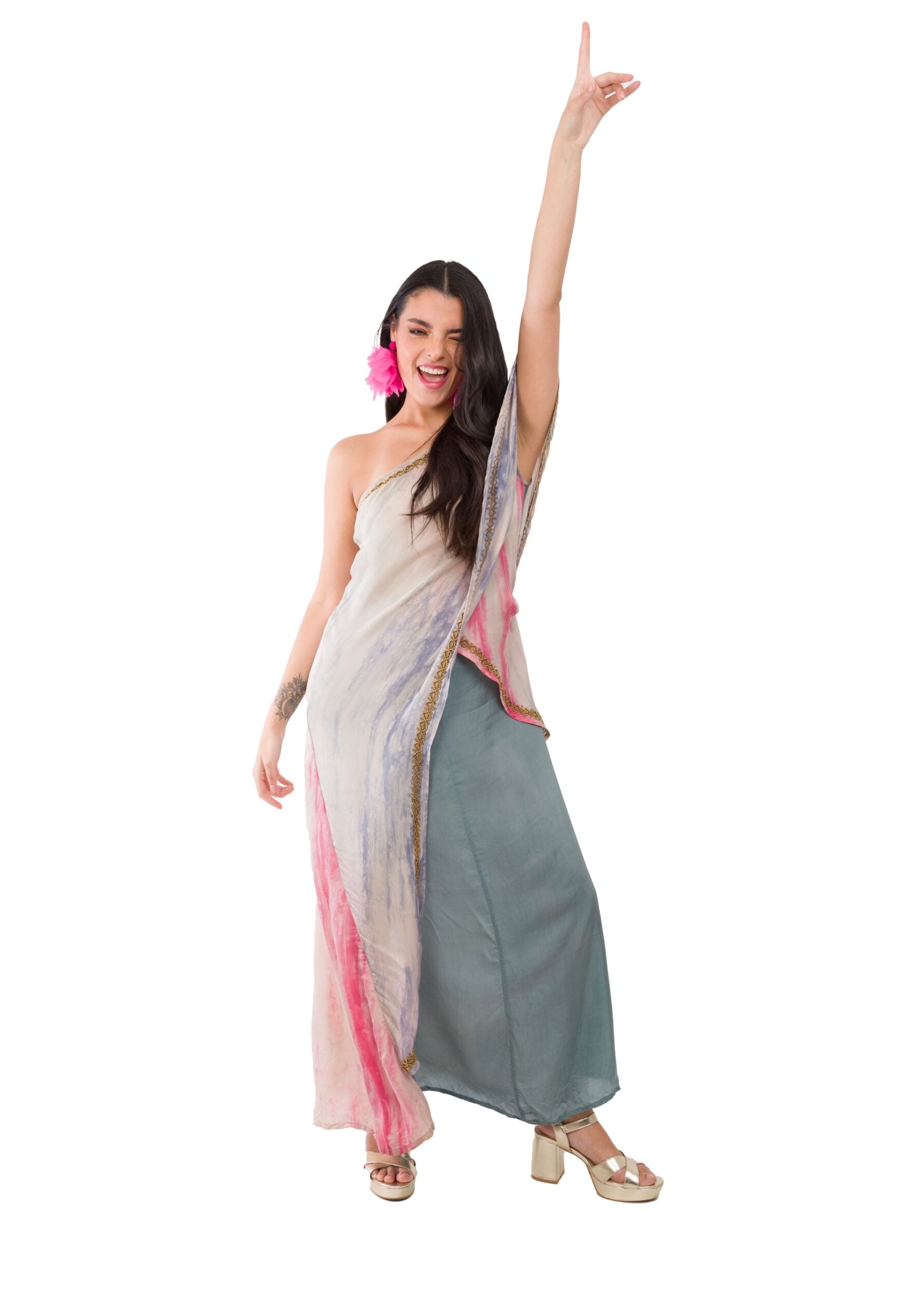 Vestido Largo Tipo Acuarela de Seda con Mostacillas Doradas en Escote Asimétrico Marca India Chic