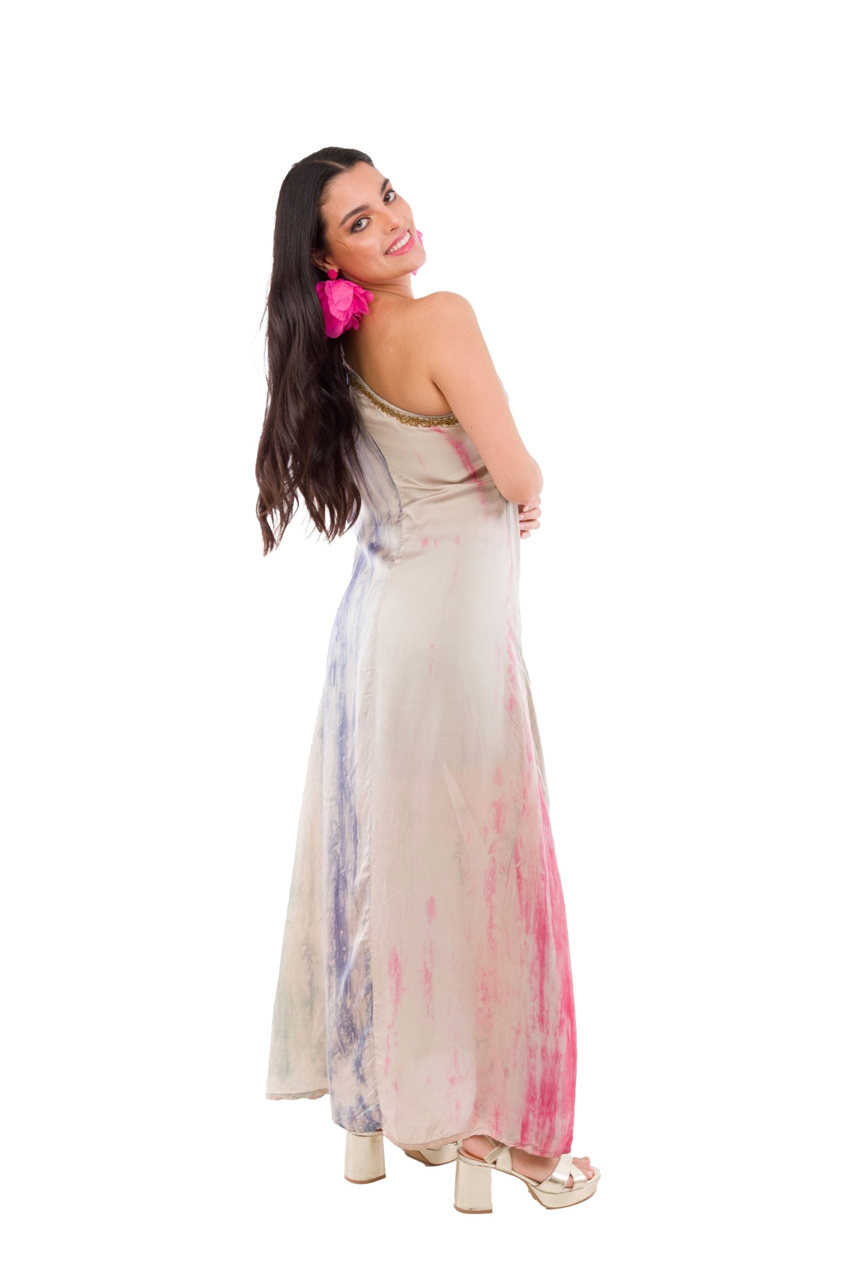 Vestido Largo Tipo Acuarela de Seda con Mostacillas Doradas en Escote Asimétrico Marca India Chic