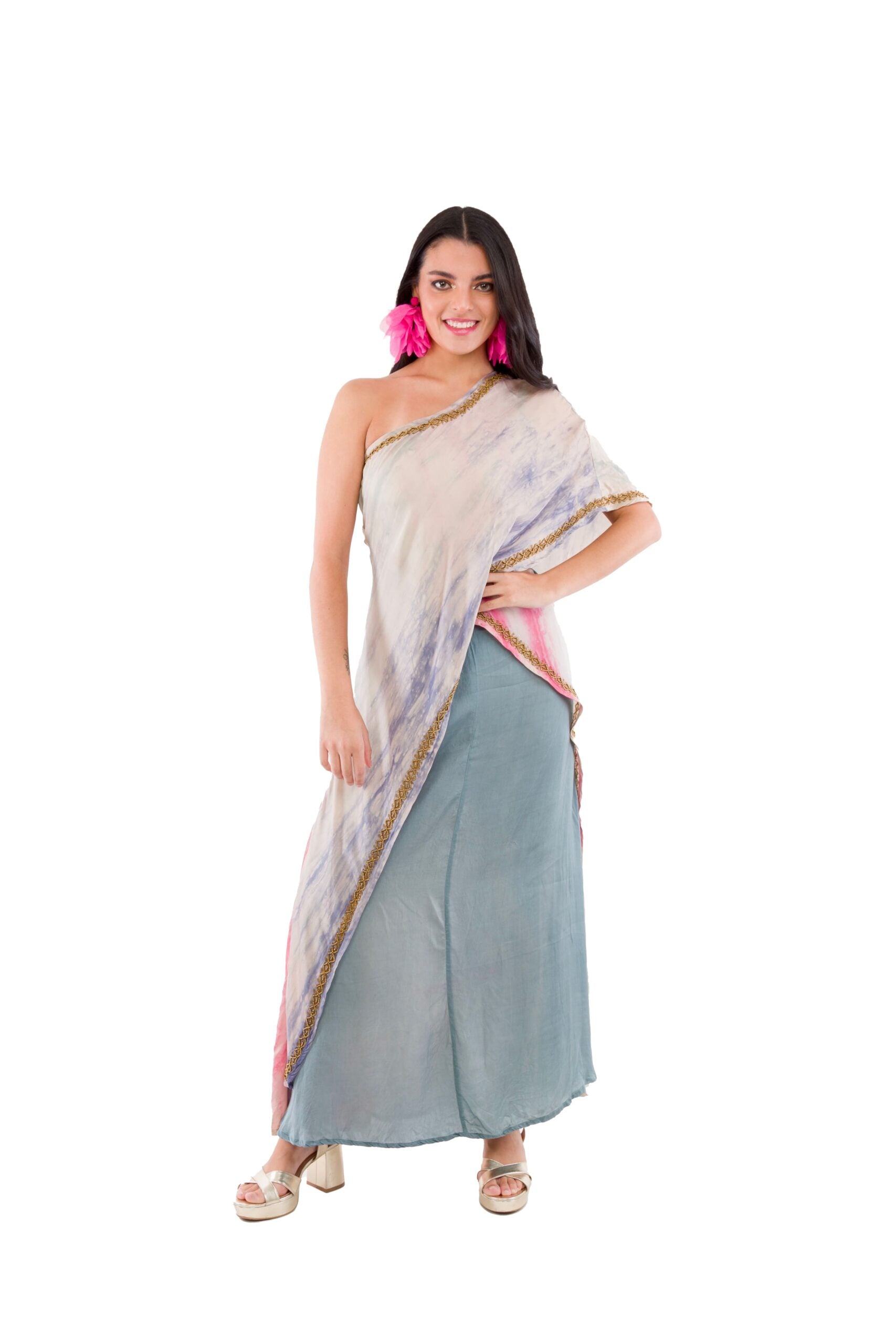 Vestido Largo Tipo Acuarela de Seda con Mostacillas Doradas en Escote Asimétrico Marca India Chic