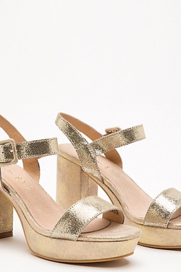 Arriendo de Sandalias Basement dorado