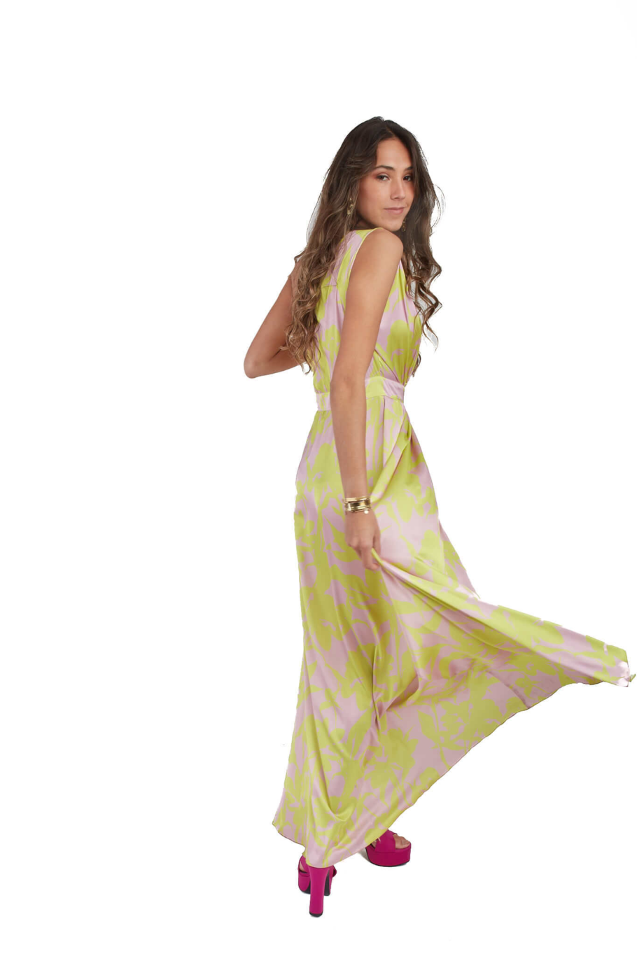 Arriendo de Vestido largo amarillo con palo rosa un hombro