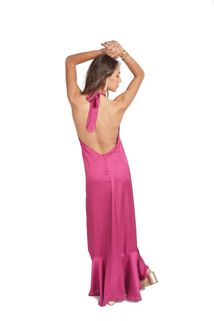 Arriendo de Vestido largo con cuello halter morado de seda y sin espalda
