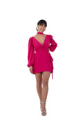 Arriendo de Vestido corto con mangas fucsia y cinta