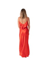 Arriendo de Vestido rojo largo de seda