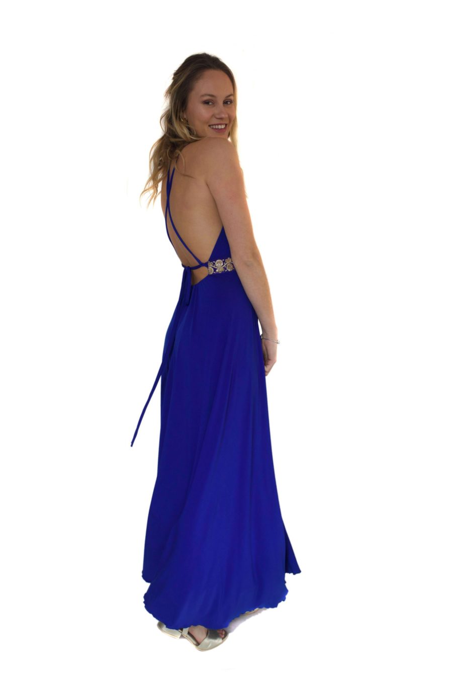 Arriendo de Vestido azul rey con detalles dorados en el escote y cintura