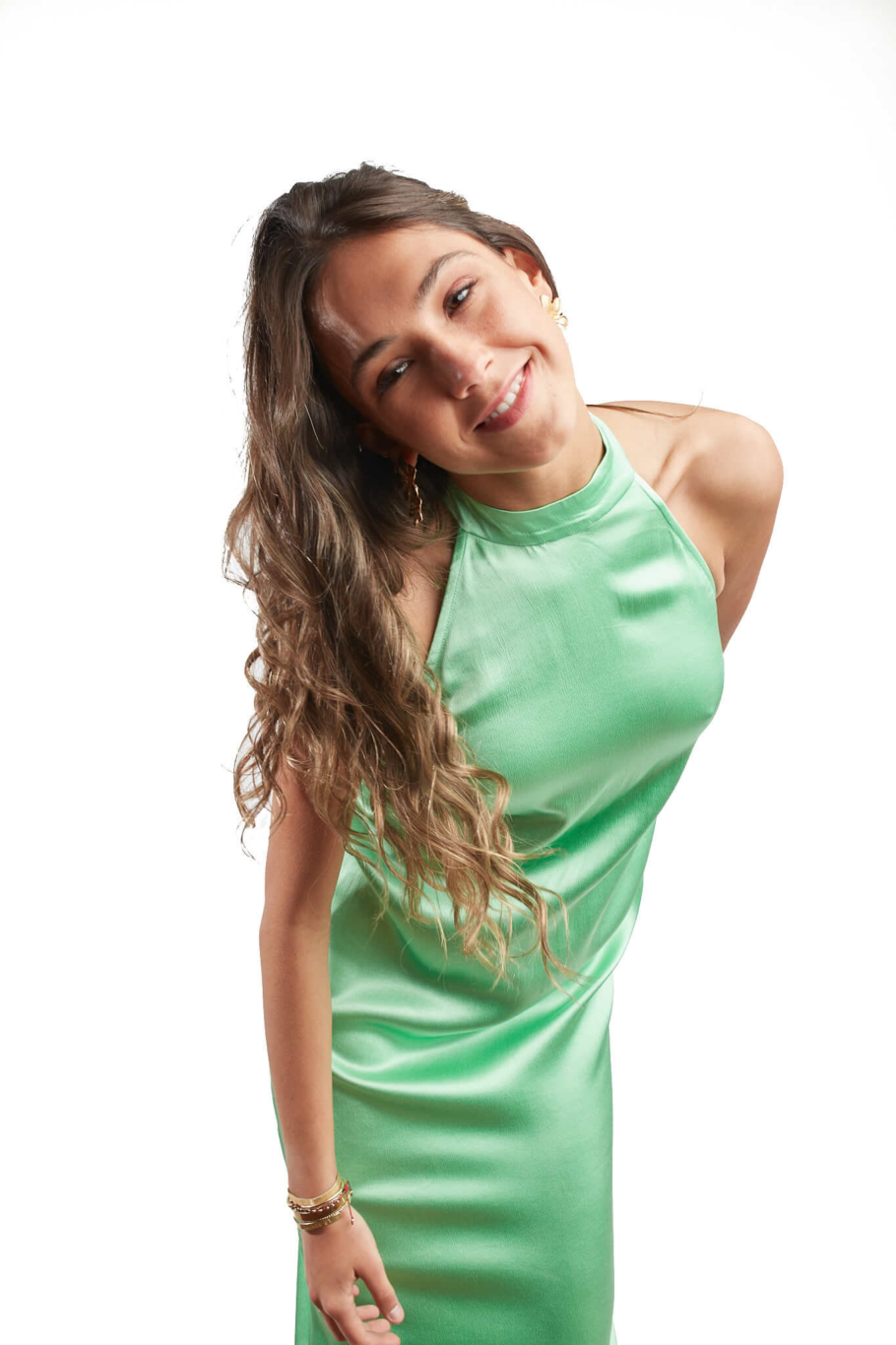 Arriendo de Vestido largo verde limón cuello halter con tiritas en espalda