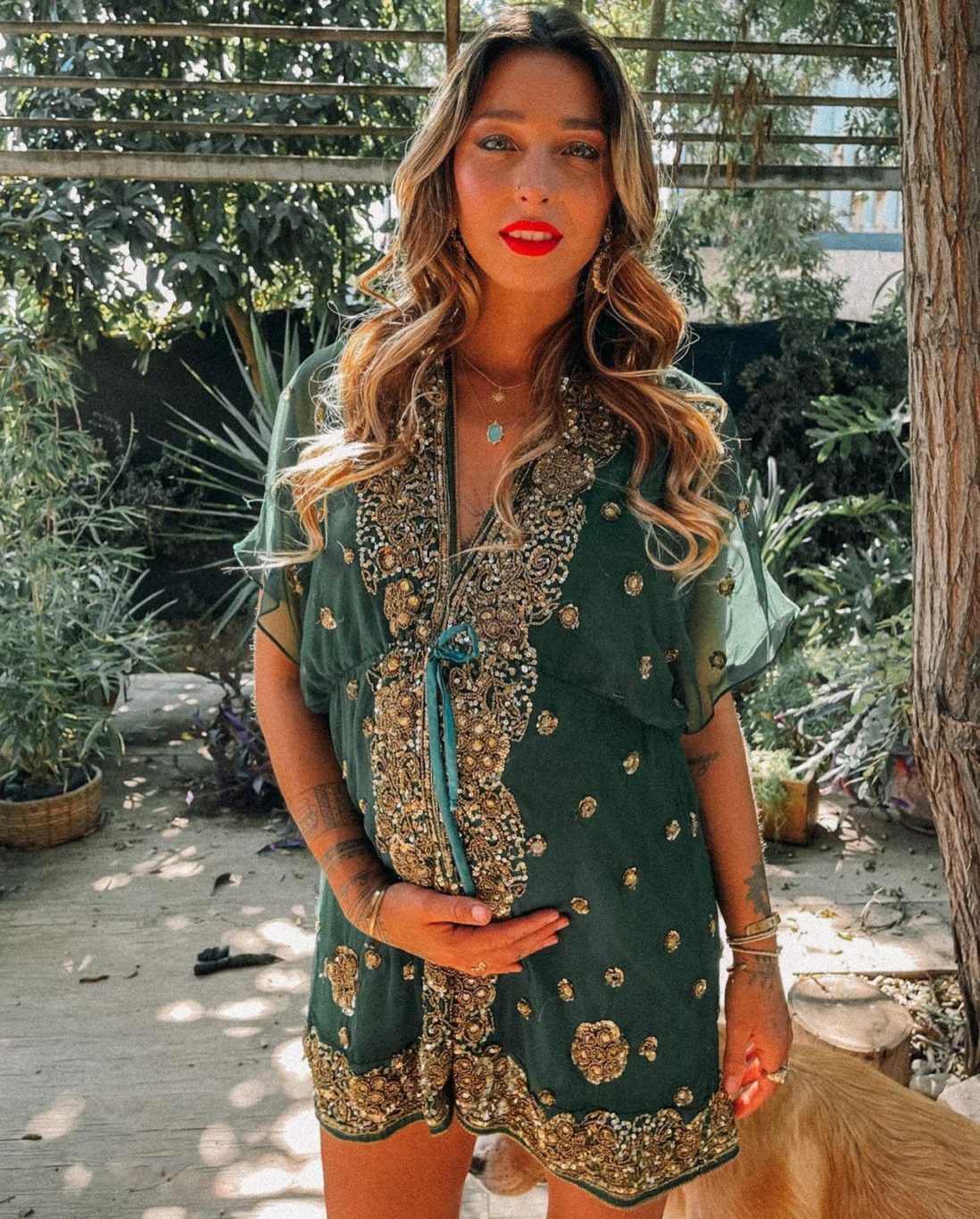 Arriendo de Vestido corto Roca verde con mangas