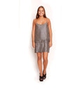 Vestido plateado con mostacillas