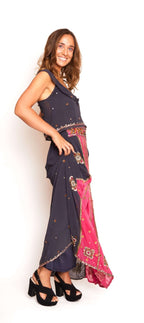 Conjunto crop top y pollera azul con fucsia y mostacillas