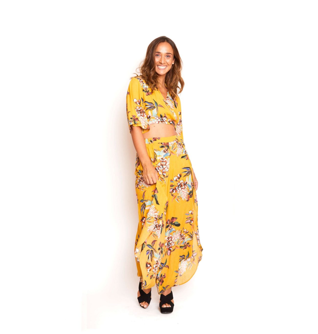 Arriendo de Conjunto floreado amarillo mostaza