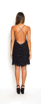 Vestido negro con mostacillas plateadas espalda cruzada