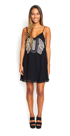 Vestido corto negro con mostacillas blancas y grices