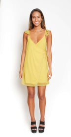Vestido corto amarillo amarre a un costado