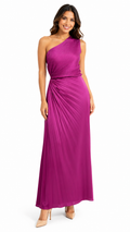 Arriendo de vestido magenta asimetrico plizado largo