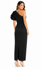 Arriendo de vestido negro con manga largo