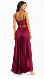 Arriendo de Vestido burdeo largo plizado