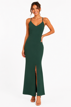Arriendo de vestido verde escote V y tajo largo