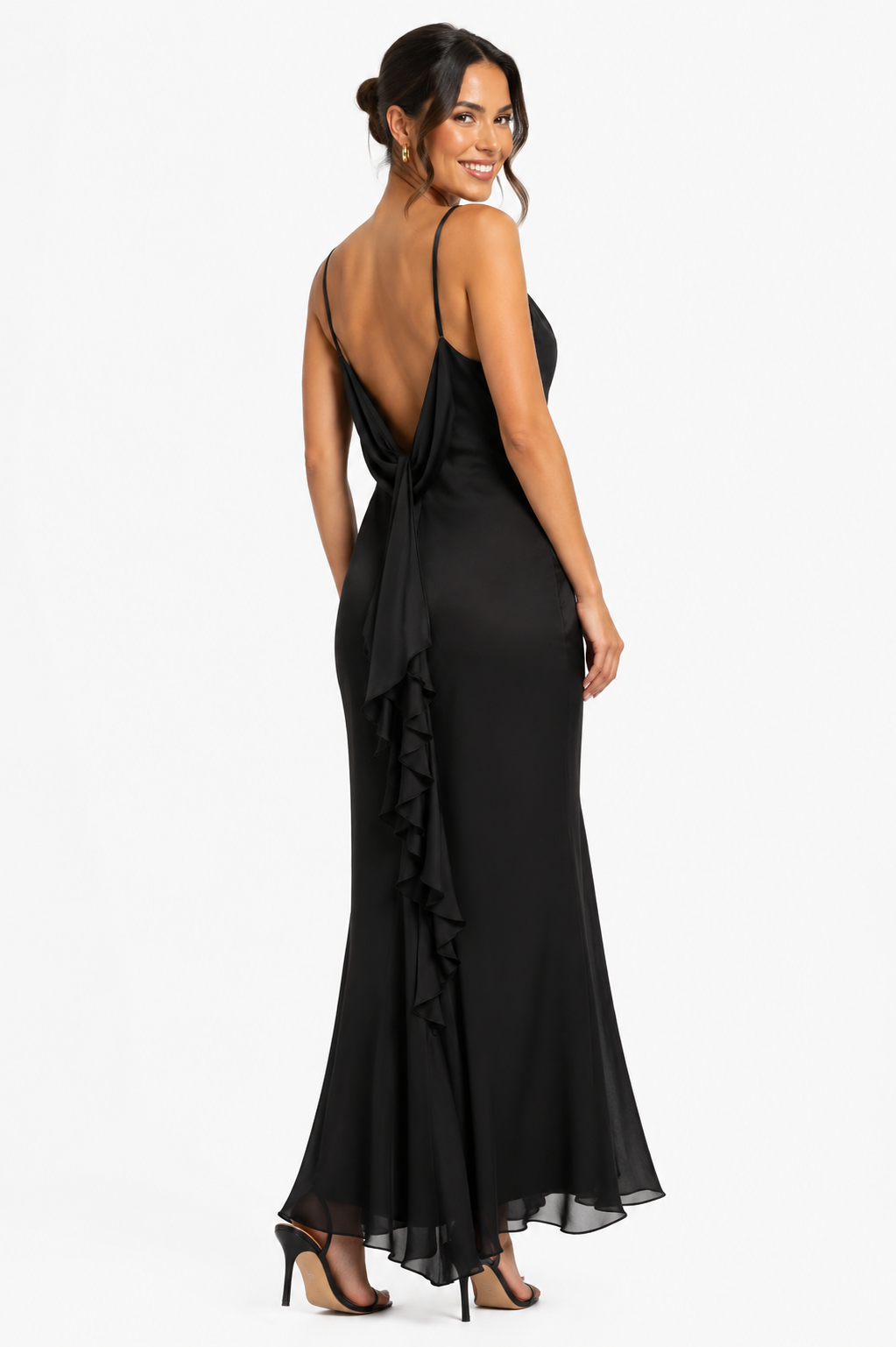 Arriendo de vestido negro escote drapeado gasa largo