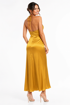 Arriendo de Vestido largo dorado amarre cuello