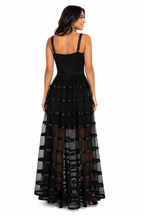 Arriendo de vestido negro con transparencia Vera Wang largo