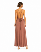 Arriendo de vestido largo escote en V espalda descubierta