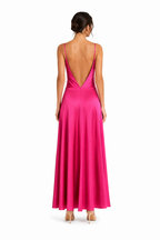 Arriendo de vestido largo de lycra con nudo color fucsia