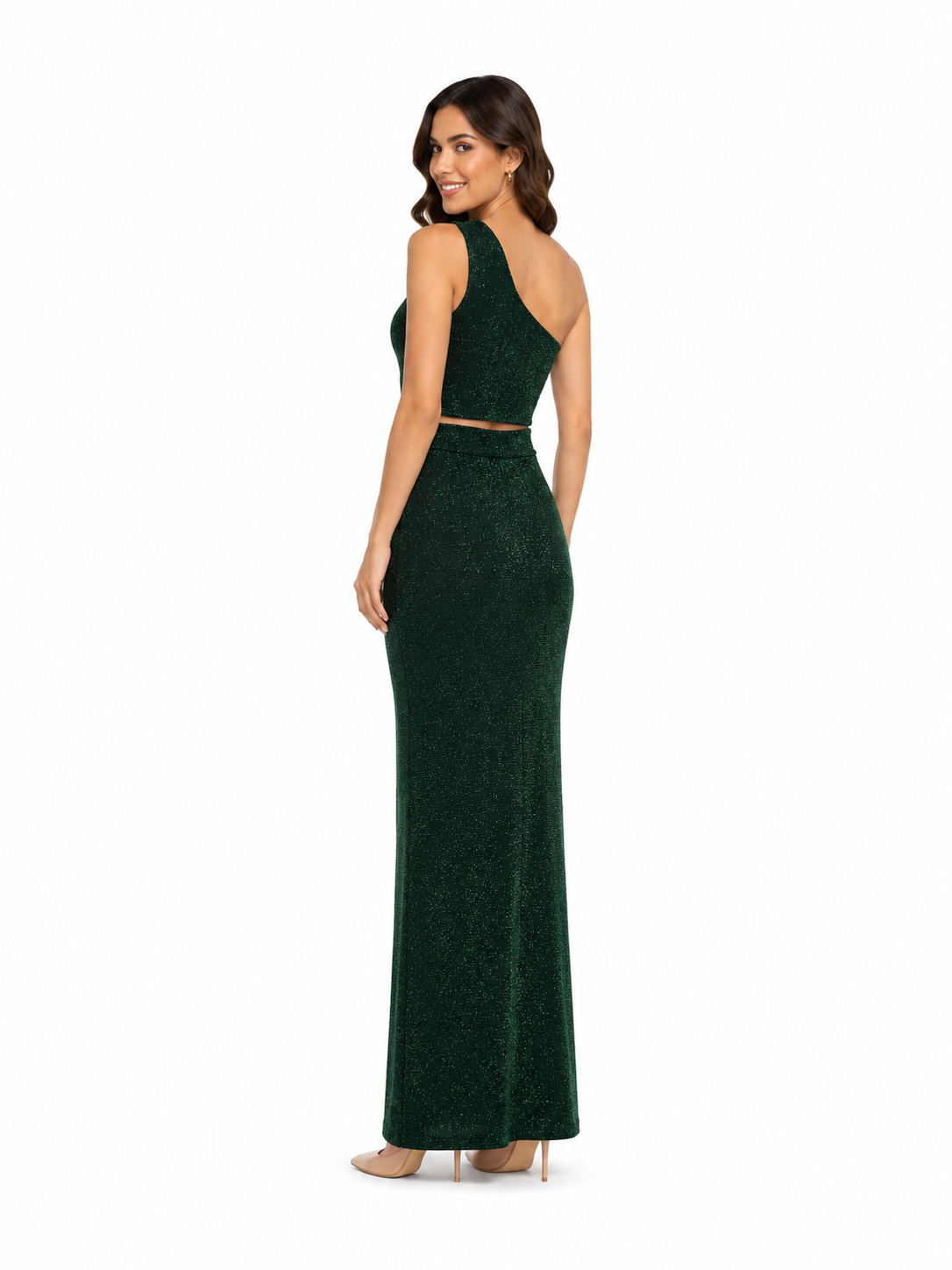 Arriendo de vestido verde elasticado con brillos asimetrico largo