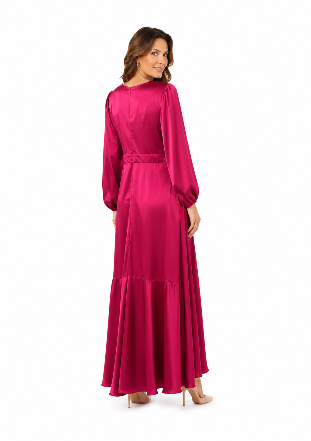 Arriendo de Vestido largo de seda fucsia con mangas largas, amarre en escote y vuelos abajo