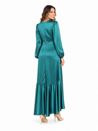 Arriendo de Vestido largo de seda celeste con mangas largas, amarre en escote y vuelos abajo