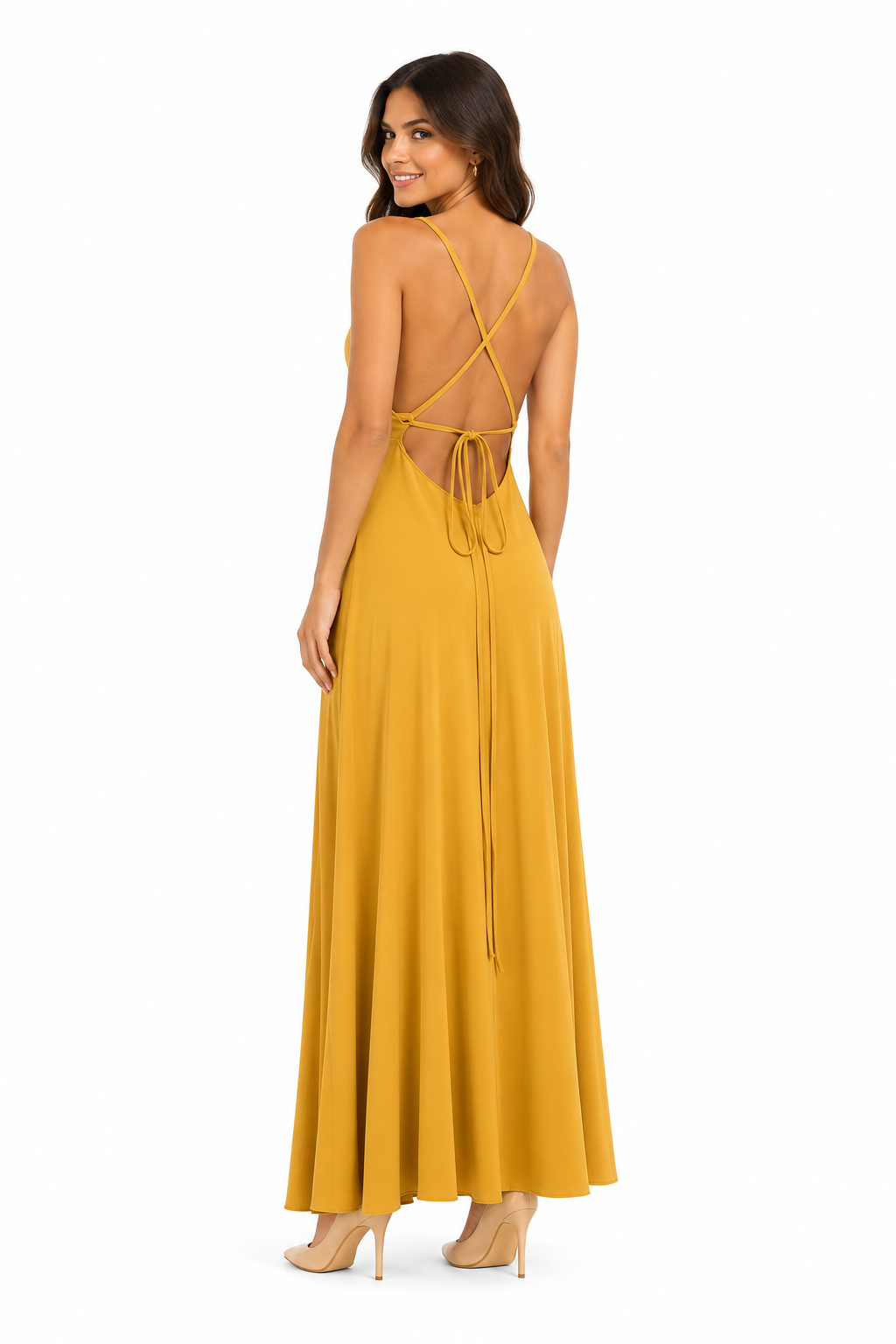Arriendo de Vestido mostaza largo con brillo dorado en el escote
