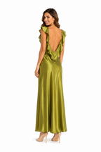 Arriendo de Vestido largo de seda verde pistacho con vuelos adelante y atras y pabilos ajustables