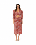 Arriendo de 	Vestido midi con mangas y nudo en pechugas con cut out al medio con diseños en tonos tierra español