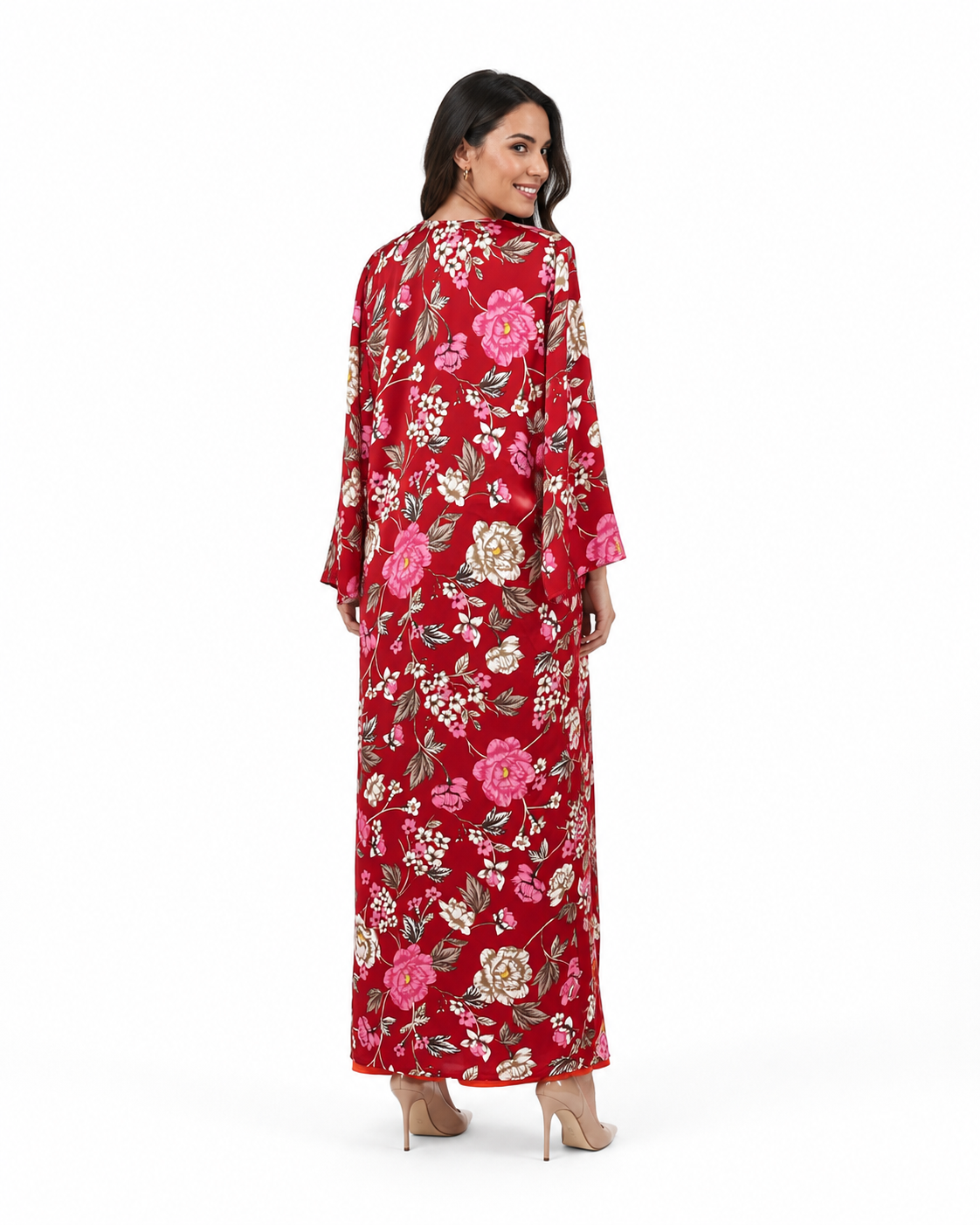 Arriendo de Kimono Rojo Con Flores Rosadas Y Blancas Victoria Riveau