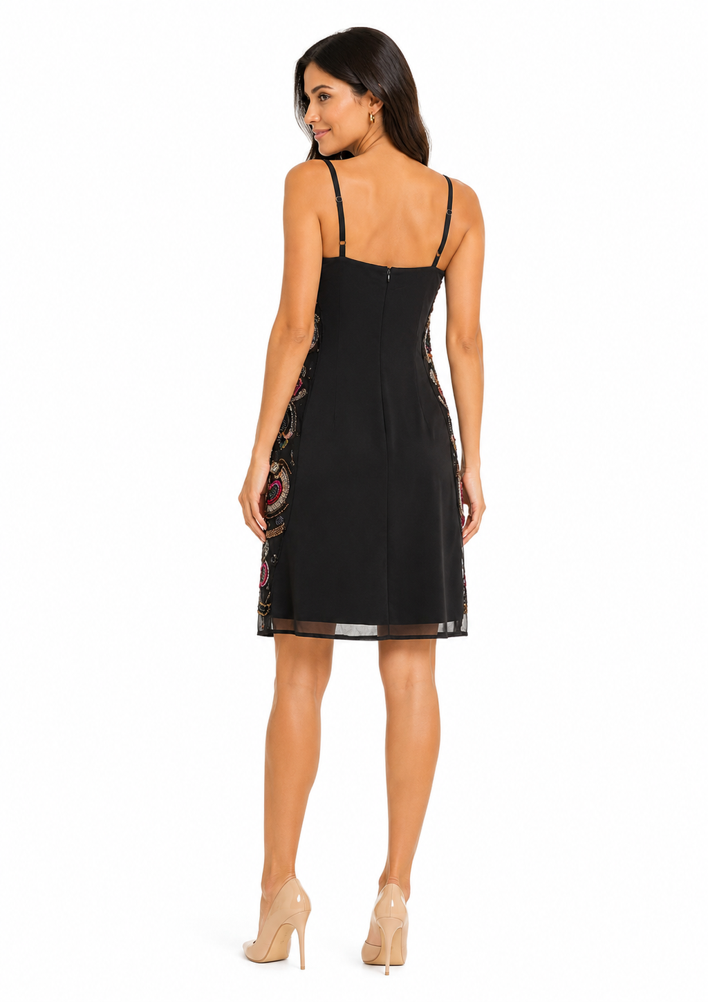 Arriendo de vestido corto negro con detalles de mostacillas