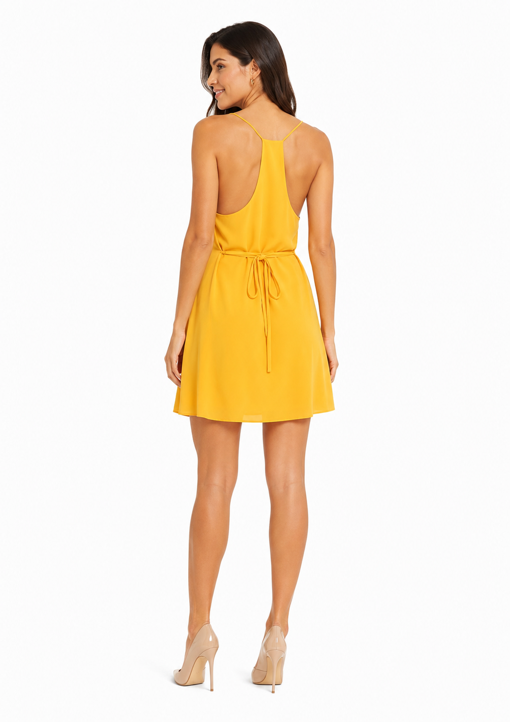 Arriendo de vestido corto mostaza marca debüt con lentejuelas