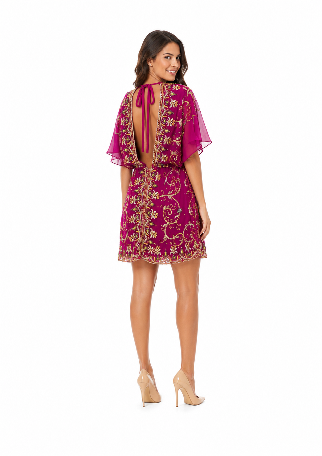 Arriendo de vestido corto marca ROCA con mostacillas y bordados
