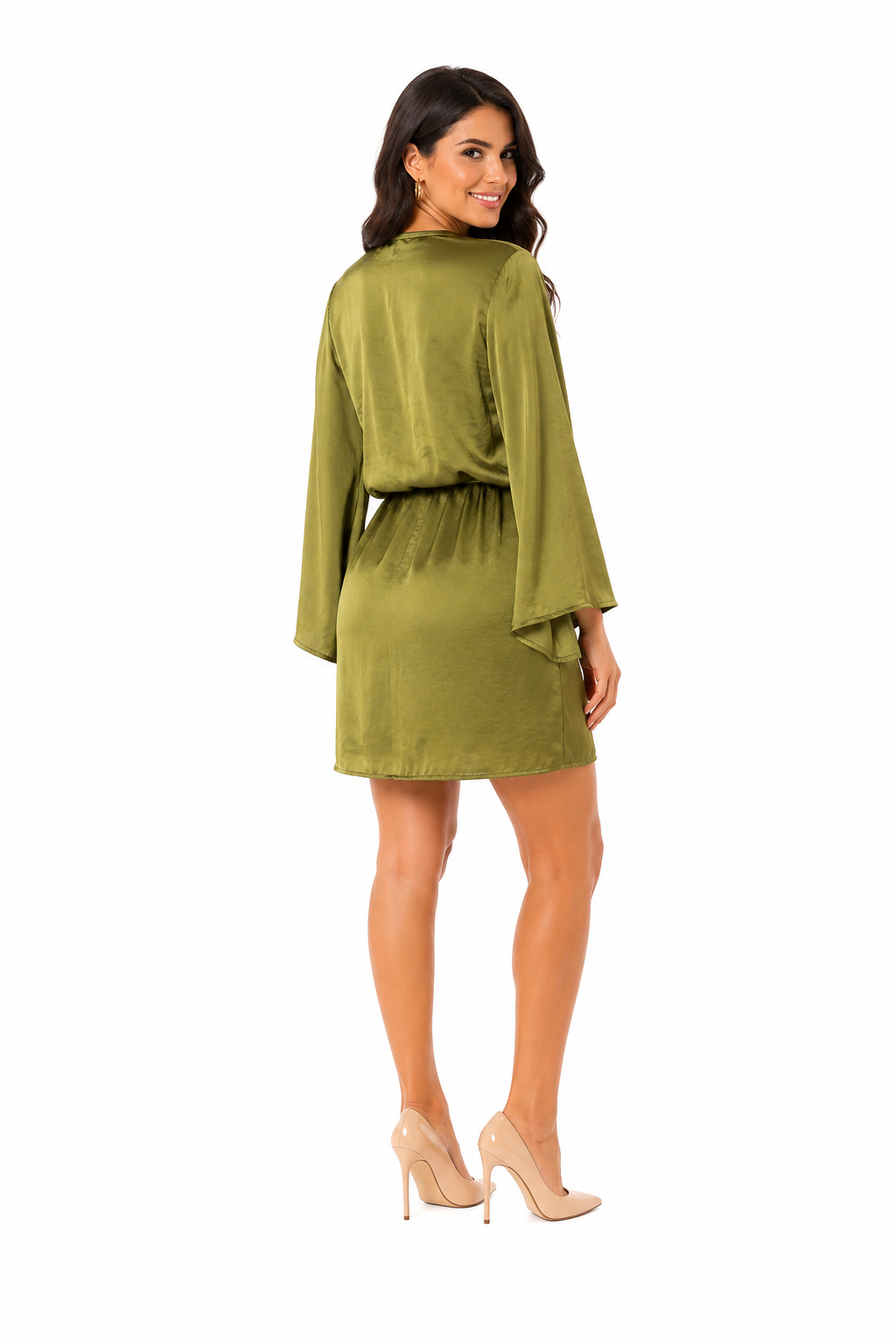 Arriendo de vestido corto verde amarre al costado y mangas