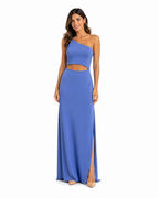 Arriendo de Vestido largo de lycra celeste con hoyo al lado de la cintura