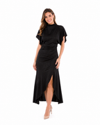 Arriendo de Vestido largo negro cuello alto con mangas ajustado tipo asiático