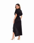 Arriendo de Vestido largo negro cuello alto con mangas ajustado tipo asiático