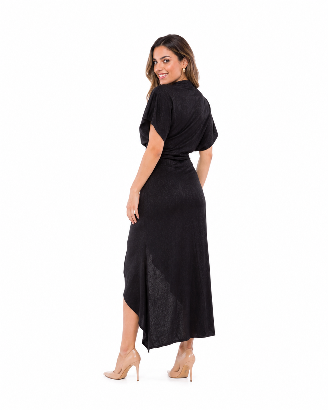 Arriendo de Vestido largo negro cuello alto con mangas ajustado tipo asiático