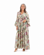 Arriendo de Vestido/ Kimono largo It Velvet largo  color crudo con estampado de flores y marcos verdes con manga larga