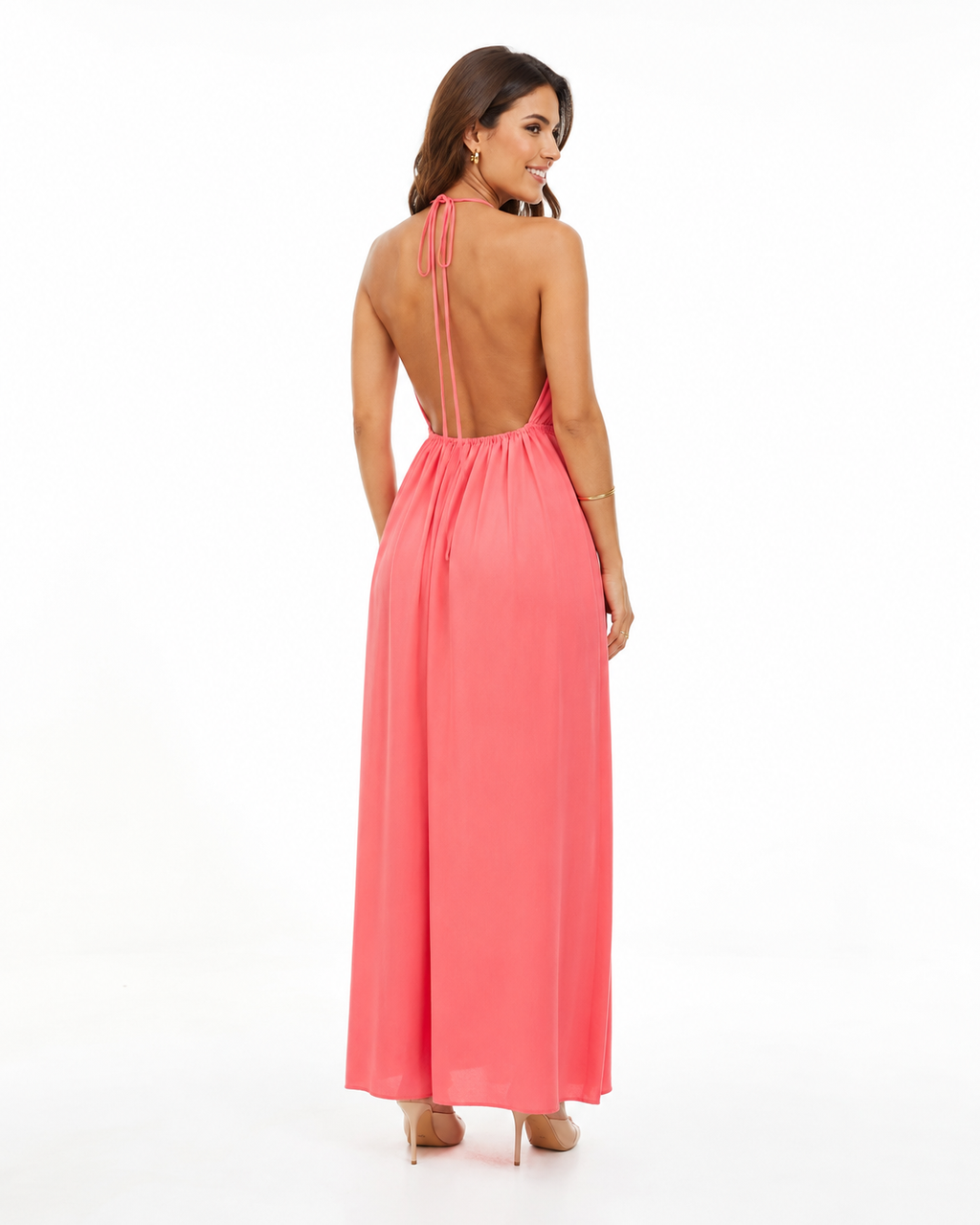 Arriendo de Vestido largo color mandarina con detalles en la parte de adelante y tajo a una pierna