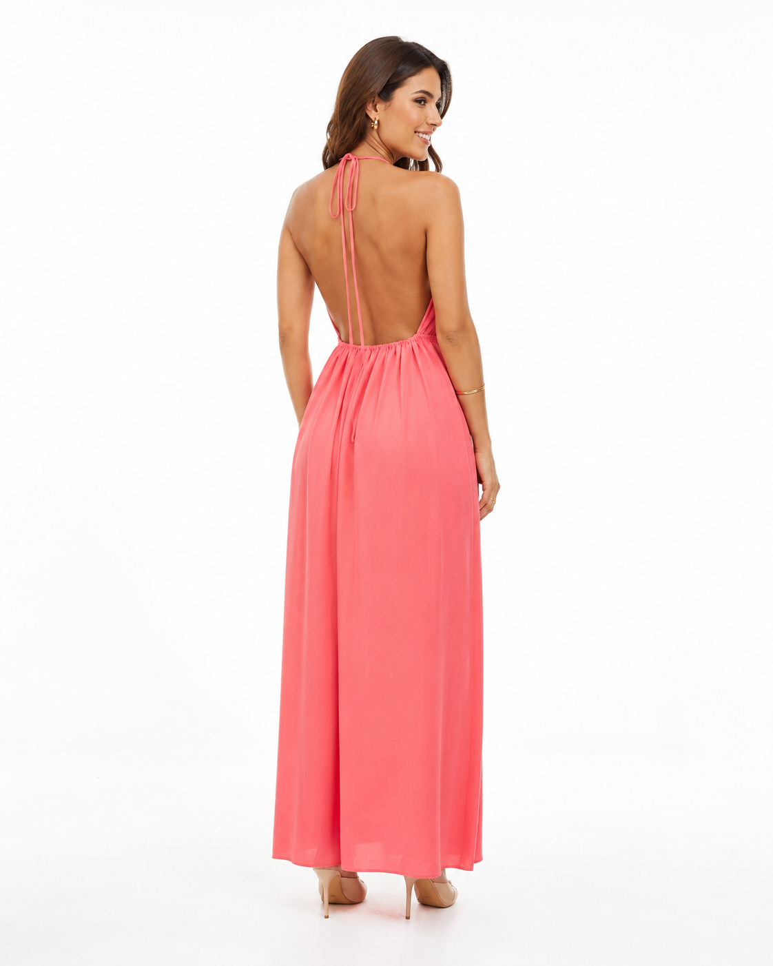 Arriendo de Vestido largo color mandarina con detalles en la parte de adelante y tajo a una pierna